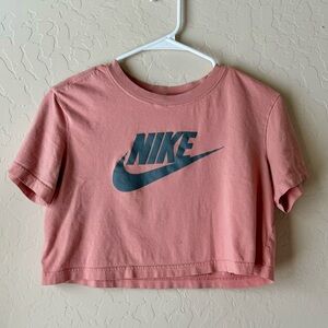 Nike women’s coral cropped tshirt